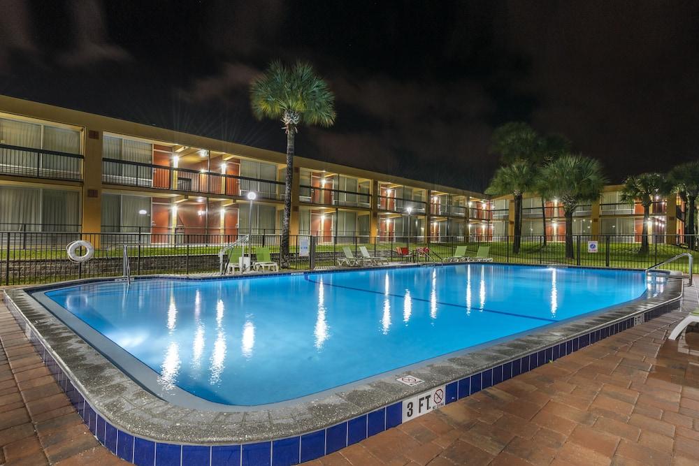 Quality Inn And Suites Palatka Riverfront Exterior foto