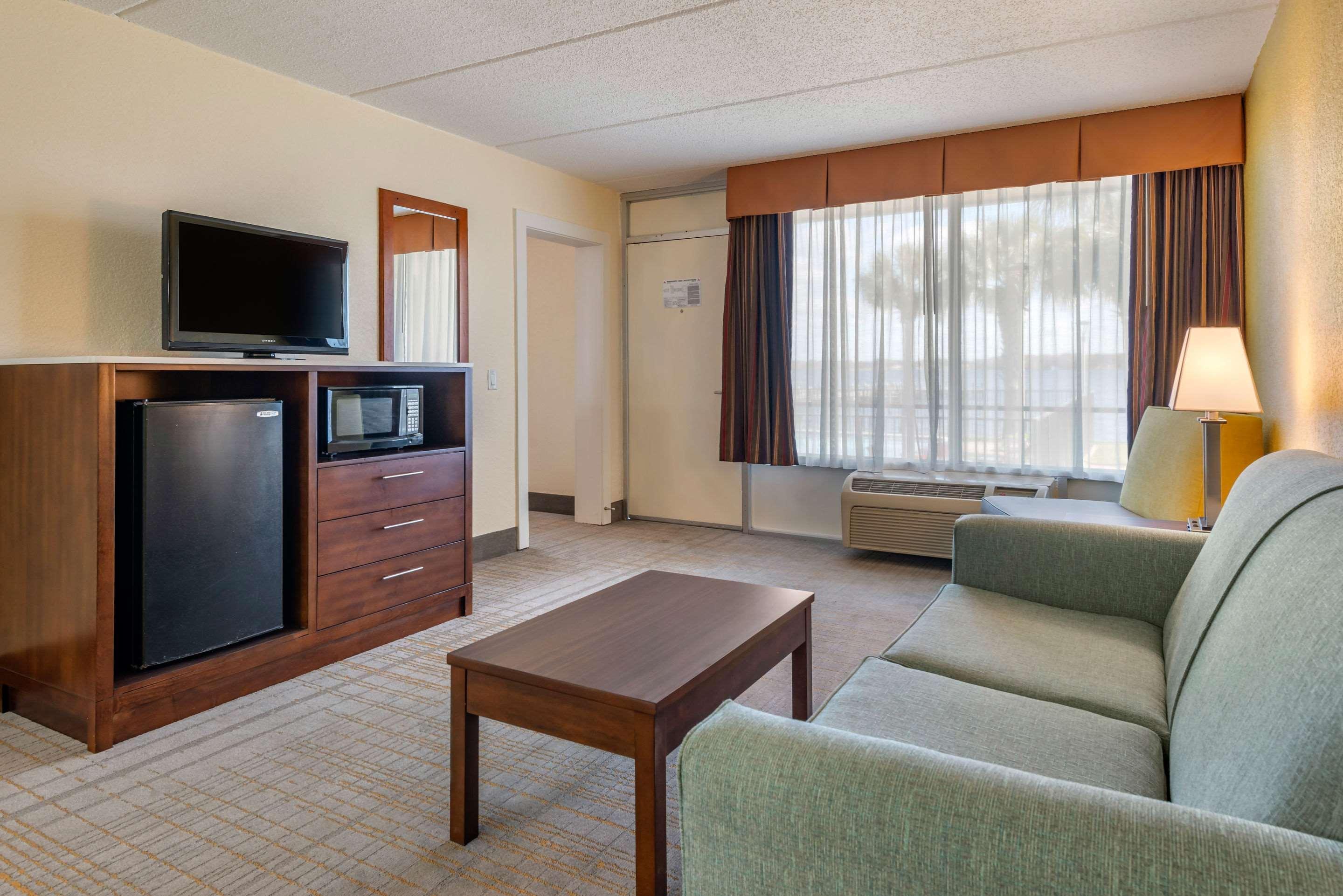 Quality Inn And Suites Palatka Riverfront Exterior foto