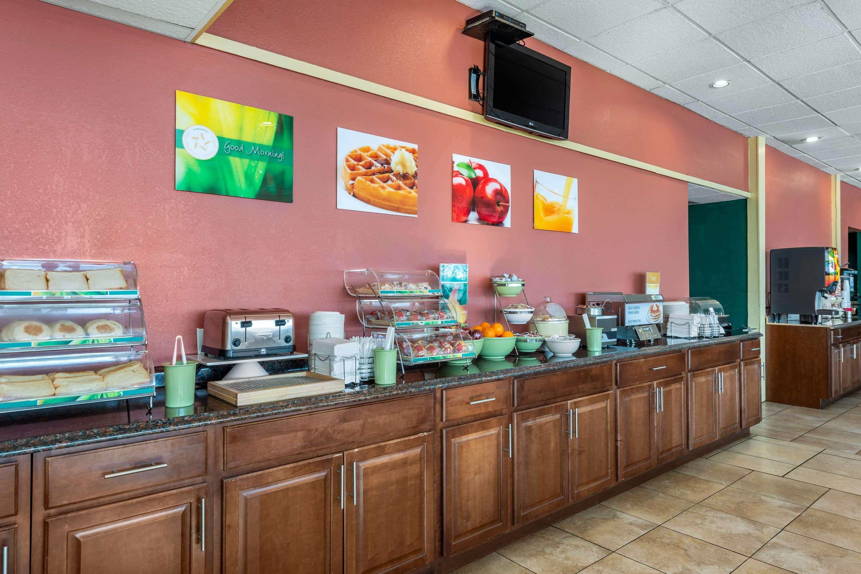 Quality Inn And Suites Palatka Riverfront Exterior foto