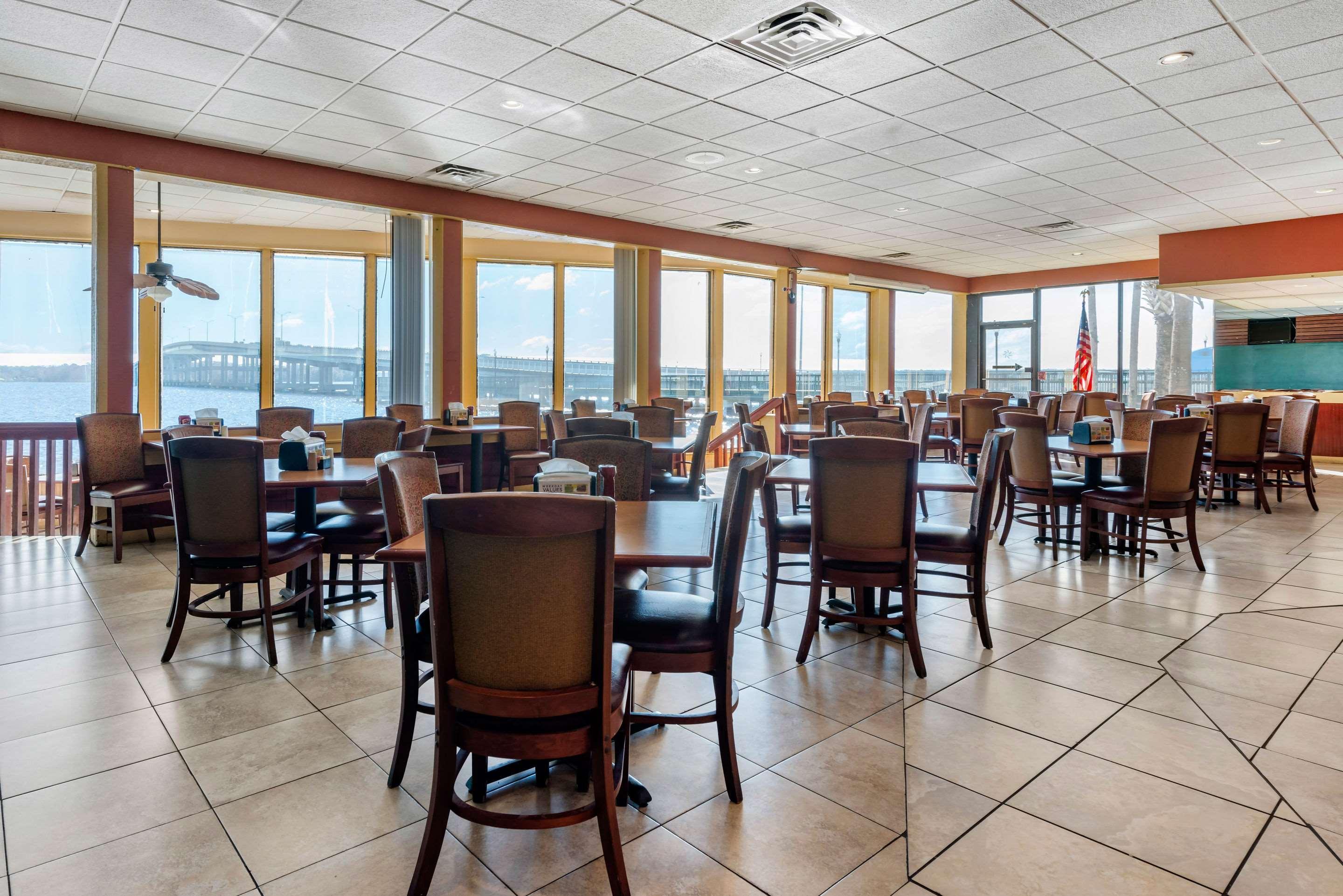 Quality Inn And Suites Palatka Riverfront Exterior foto