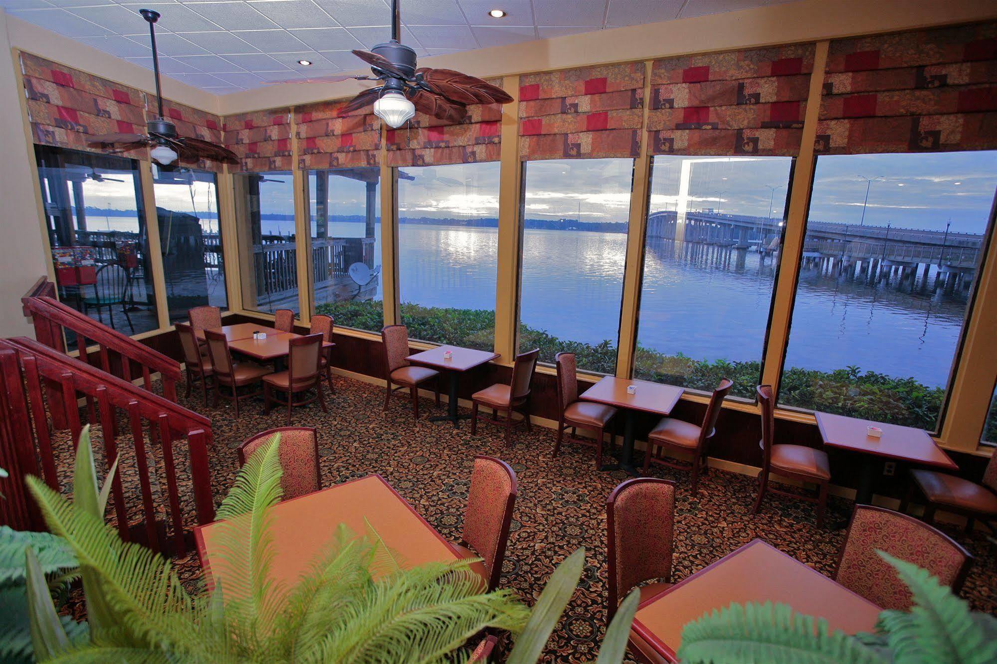 Quality Inn And Suites Palatka Riverfront Exterior foto