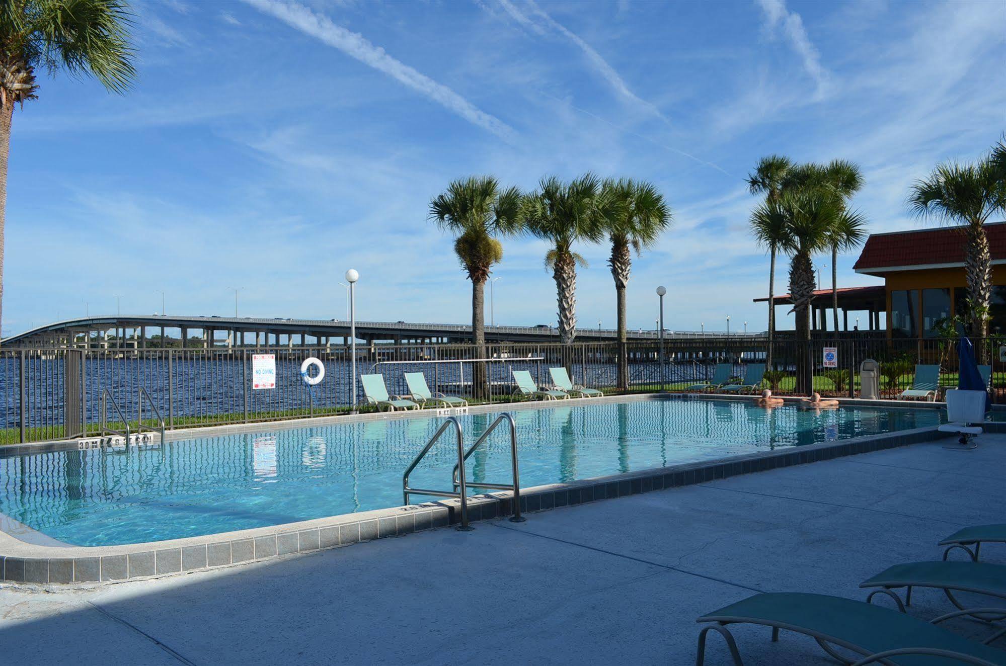 Quality Inn And Suites Palatka Riverfront Exterior foto
