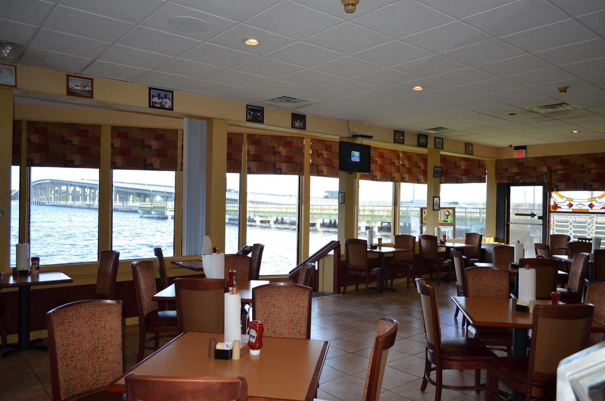 Quality Inn And Suites Palatka Riverfront Exterior foto