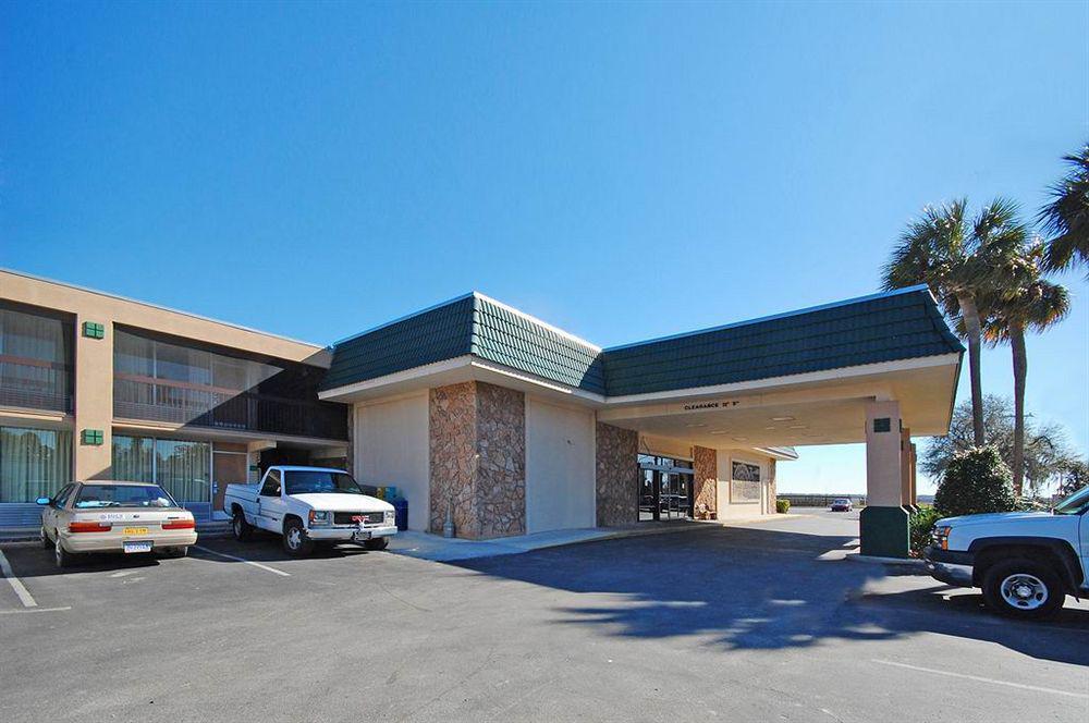 Quality Inn And Suites Palatka Riverfront Exterior foto